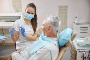 worker of a dental clinic demonstrating a model of 2021 09 03 14 35 52 utc 1